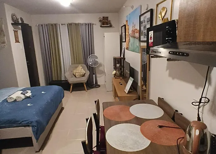 Comfy Walkup Near Mactan Airport -perfect For Travellers マクタン